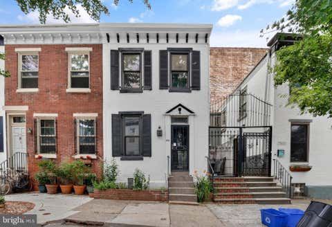 Townhouse For Rent - 2528 Waverly Street<br/> Philadelphia County, PHILADELPHIA, PA 19146