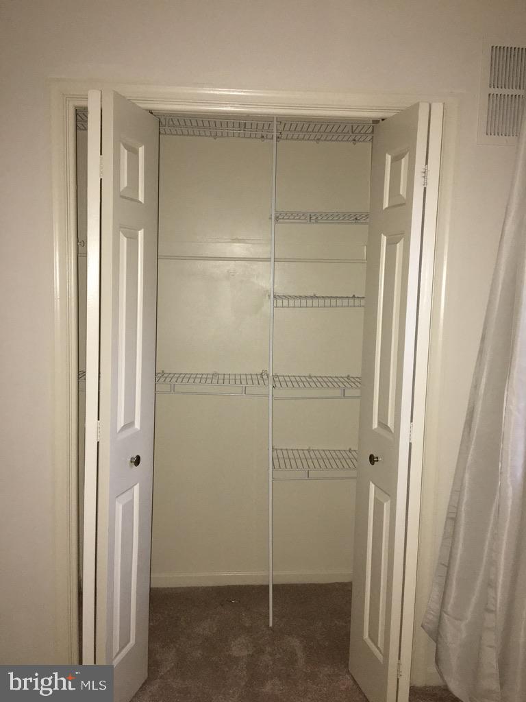 KENWOOD FOREST - Residential Lease