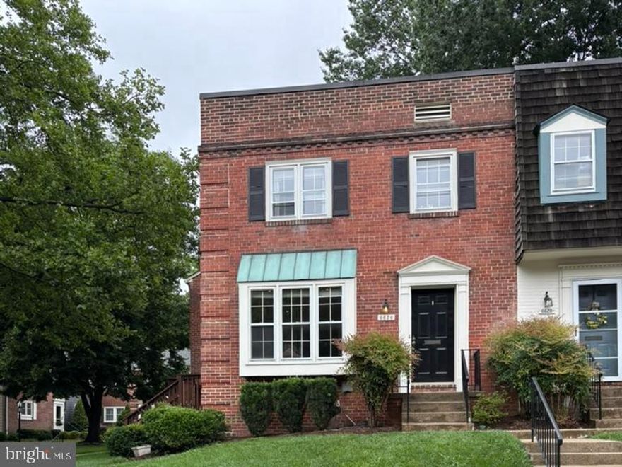 Sunny 2 level end unit townhouse with 3 bedrooms, 2 full baths on the second floor and 1 half bath on main floor. Located in the desirable Kenwood Forest community, the property features large living room with bay window and separate dining room that opens to a private side deck. Property comes with 2 parking spaces and guest parking.
Walking distance to the metro, shops, restaurants, park and outdoor public pool.  In the heart of downtown Bethesda, Near NIH and close to Washington DC. 
The property will be available July 15th.

Rental Application Link --> https://apply.link/SRqIVo8