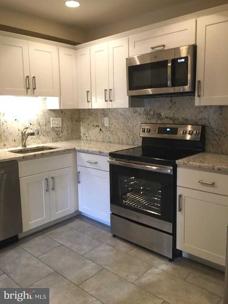 KENWOOD FOREST - Residential Lease