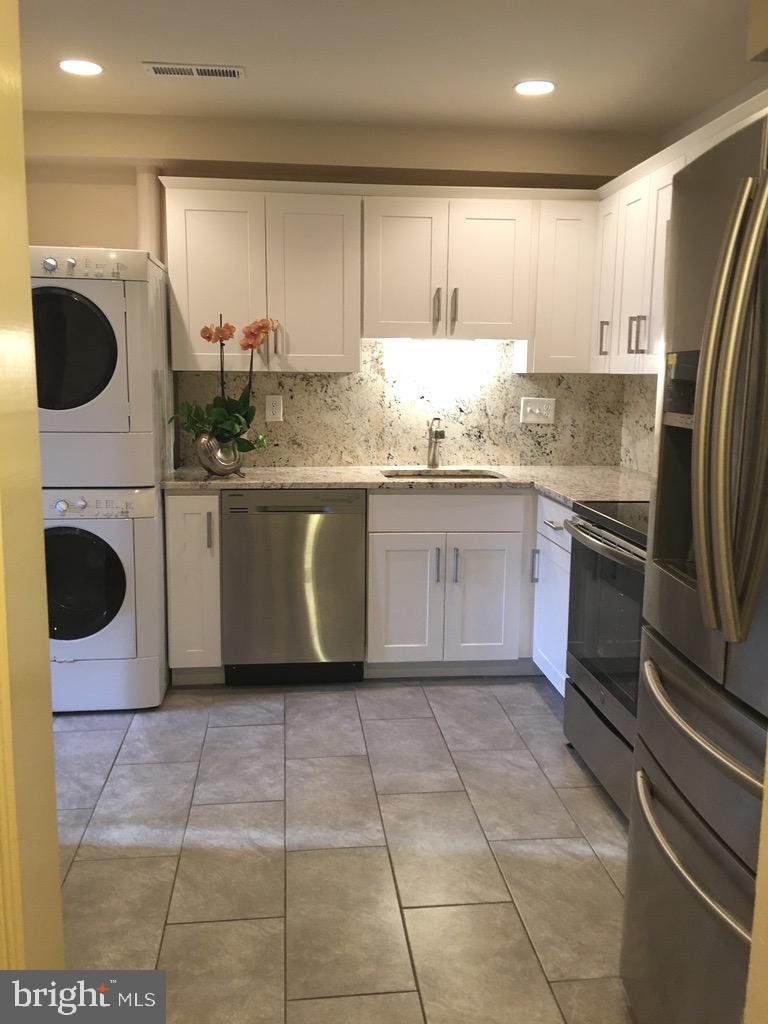 KENWOOD FOREST - Residential Lease