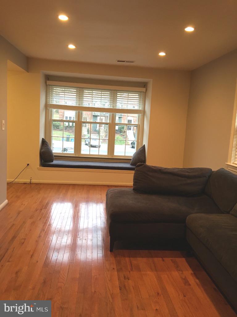 KENWOOD FOREST - Residential Lease