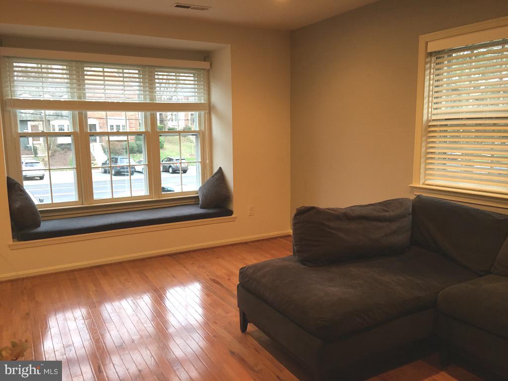 KENWOOD FOREST - Residential Lease