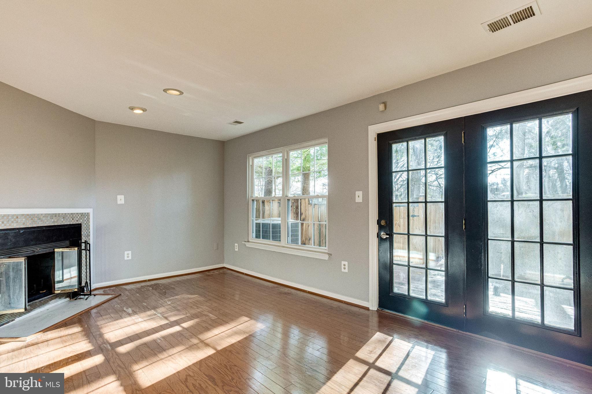 PRINCETON SQUARE - Residential