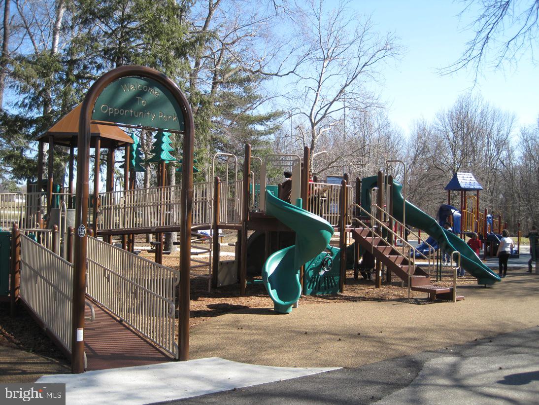 PRINCETON SQUARE - Residential