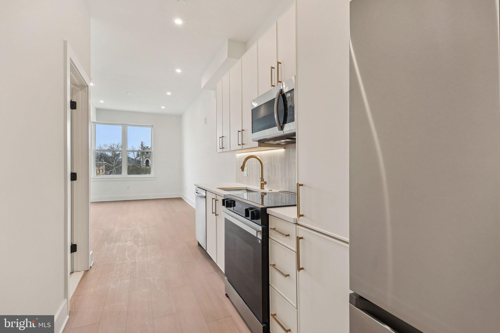20 W ALLENS LANE 30 207