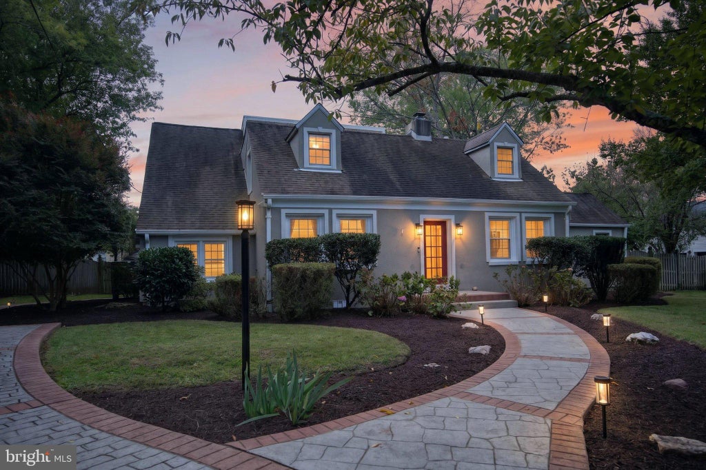 Photo of 3709 Colonial Avenue, ALEXANDRIA, VA 22309 (MLS # VAFX2344606)