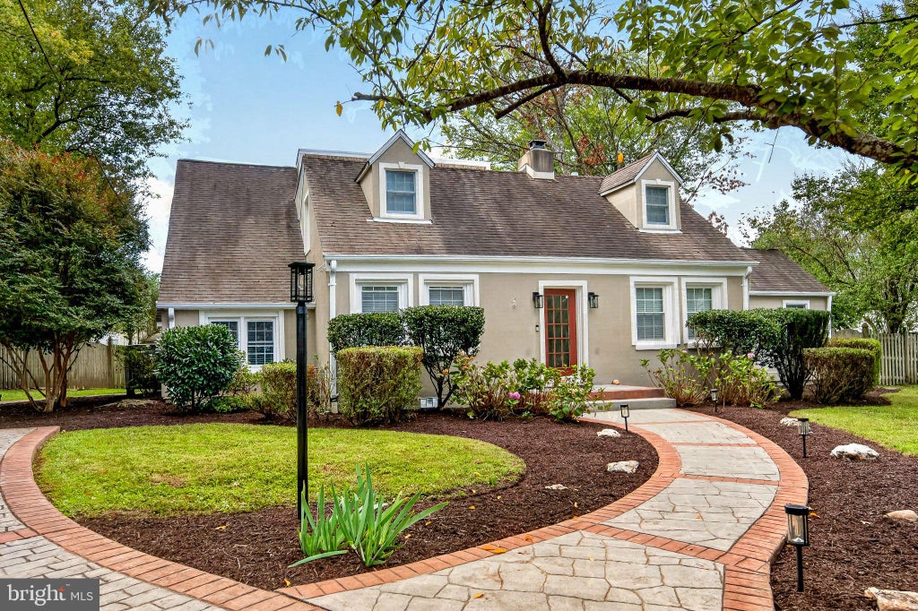 Photo of 3709 Colonial Avenue, ALEXANDRIA, VA 22309 (MLS # VAFX2344606)