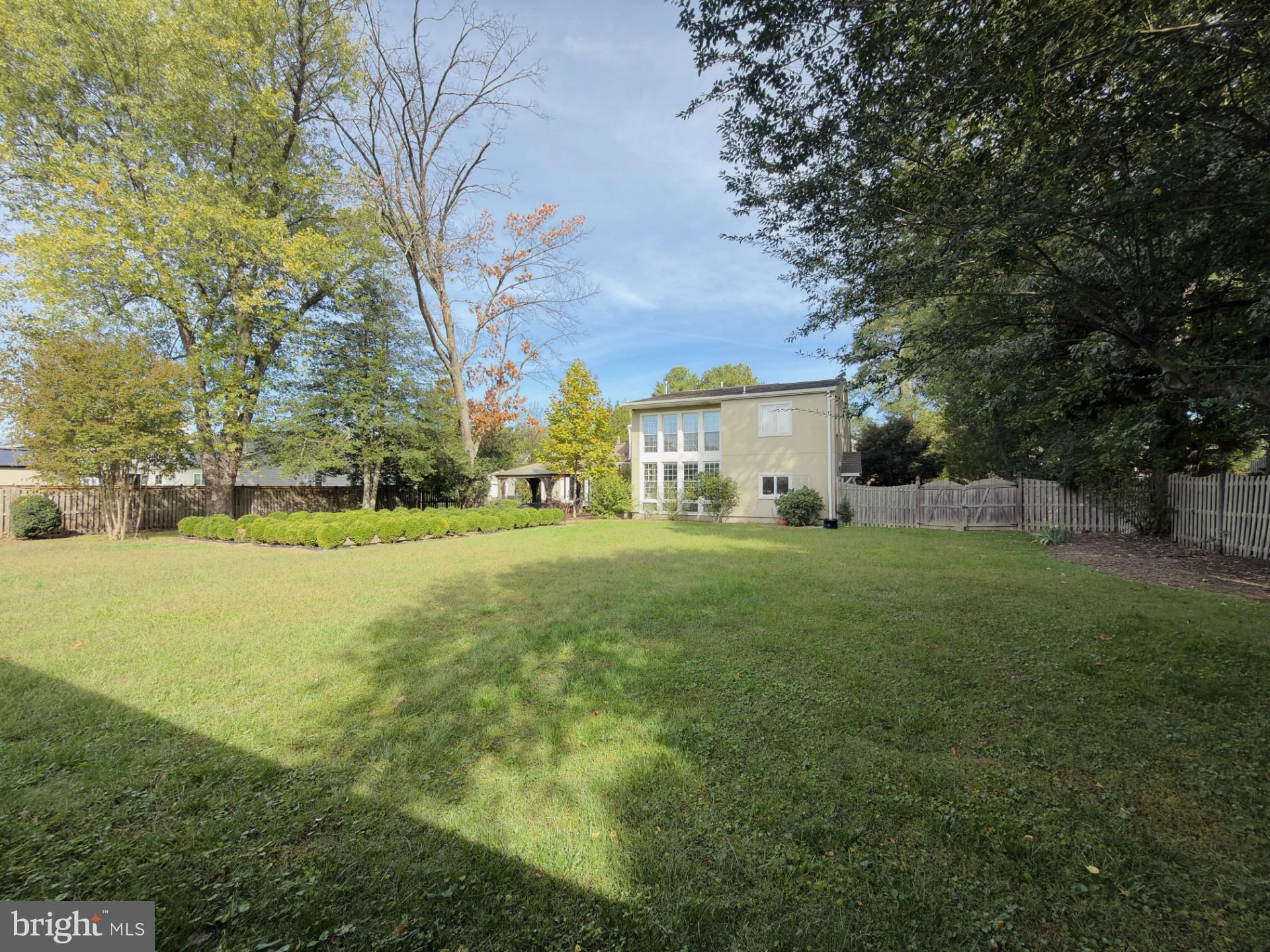 3709 COLONIAL AVENUE