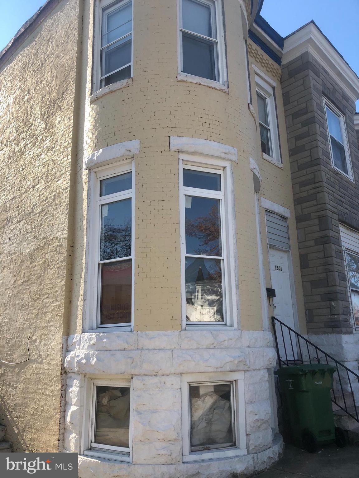 This is a small 1 bedroom 1 bath apartment on first floor in good condition, in addition to the rent the tenant is responsible for a $70 water bill.