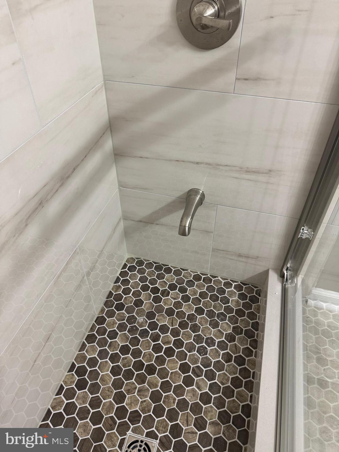 GLENARDEN TOWNS - Residential Lease