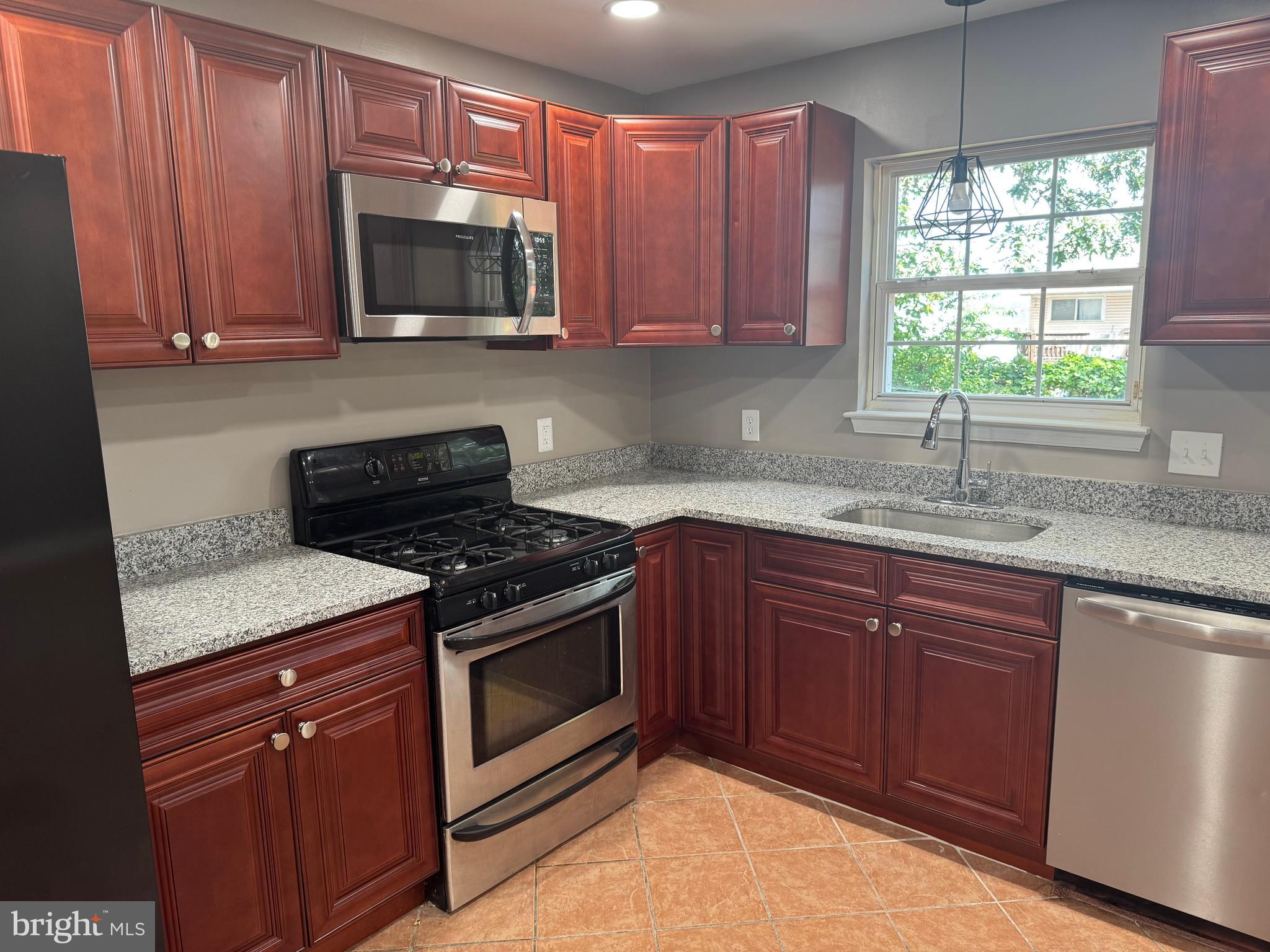 GLENARDEN TOWNS - Residential Lease