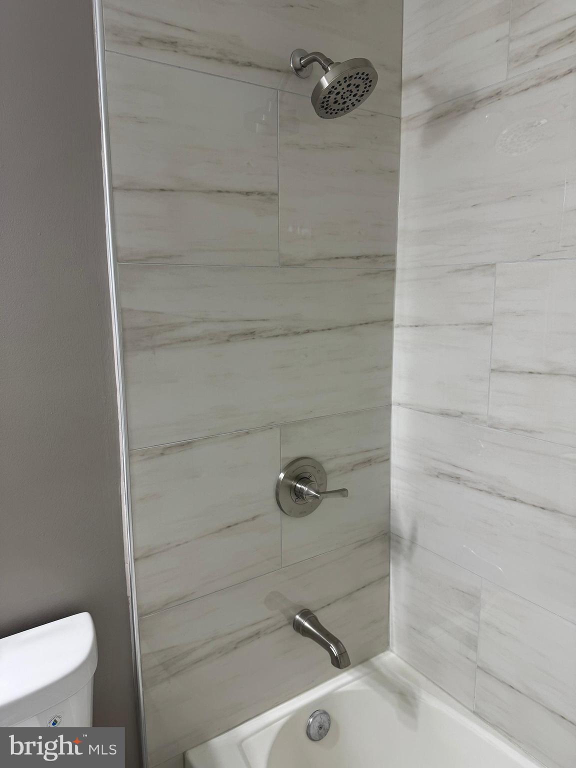 GLENARDEN TOWNS - Residential Lease