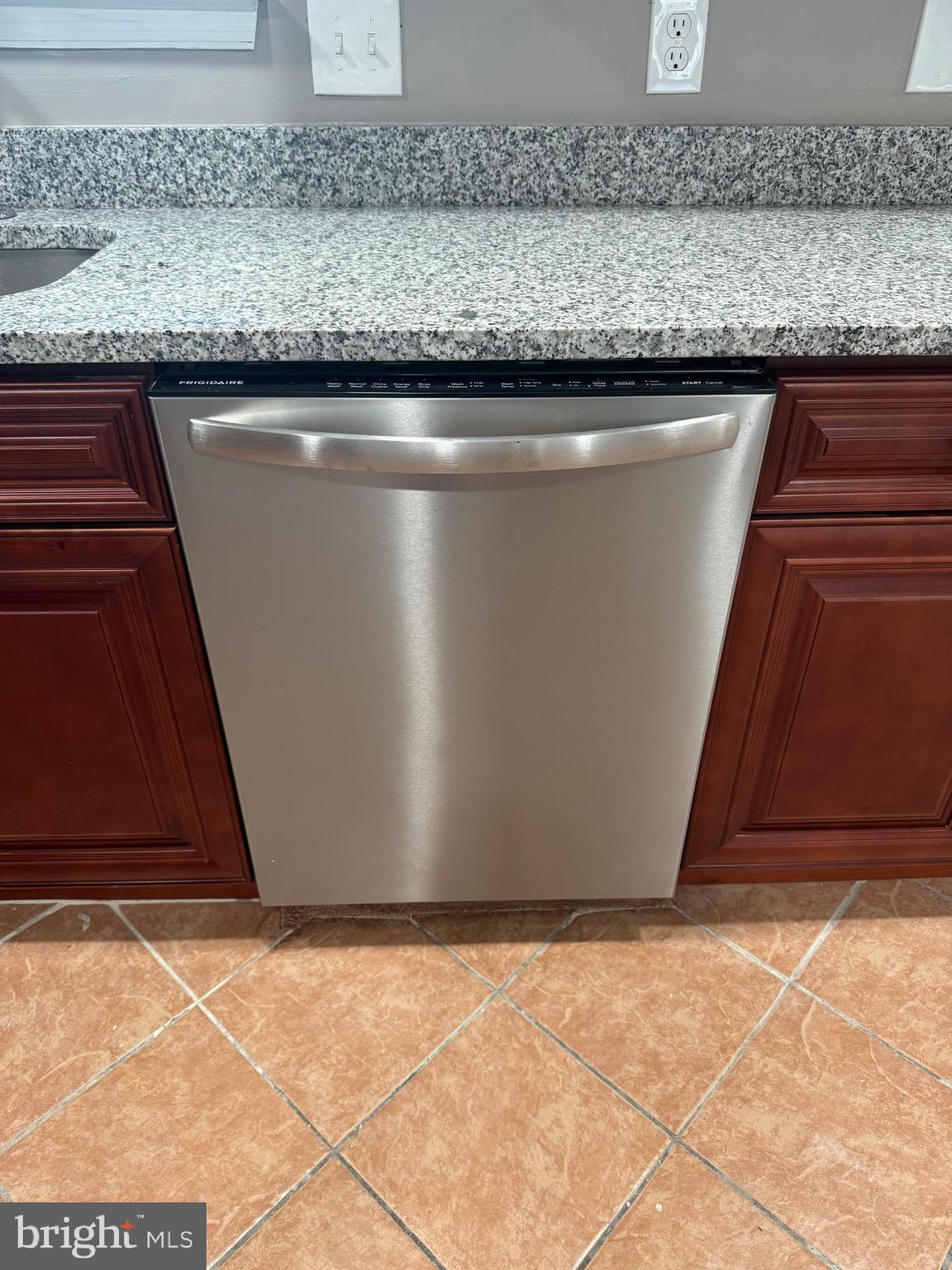 GLENARDEN TOWNS - Residential Lease