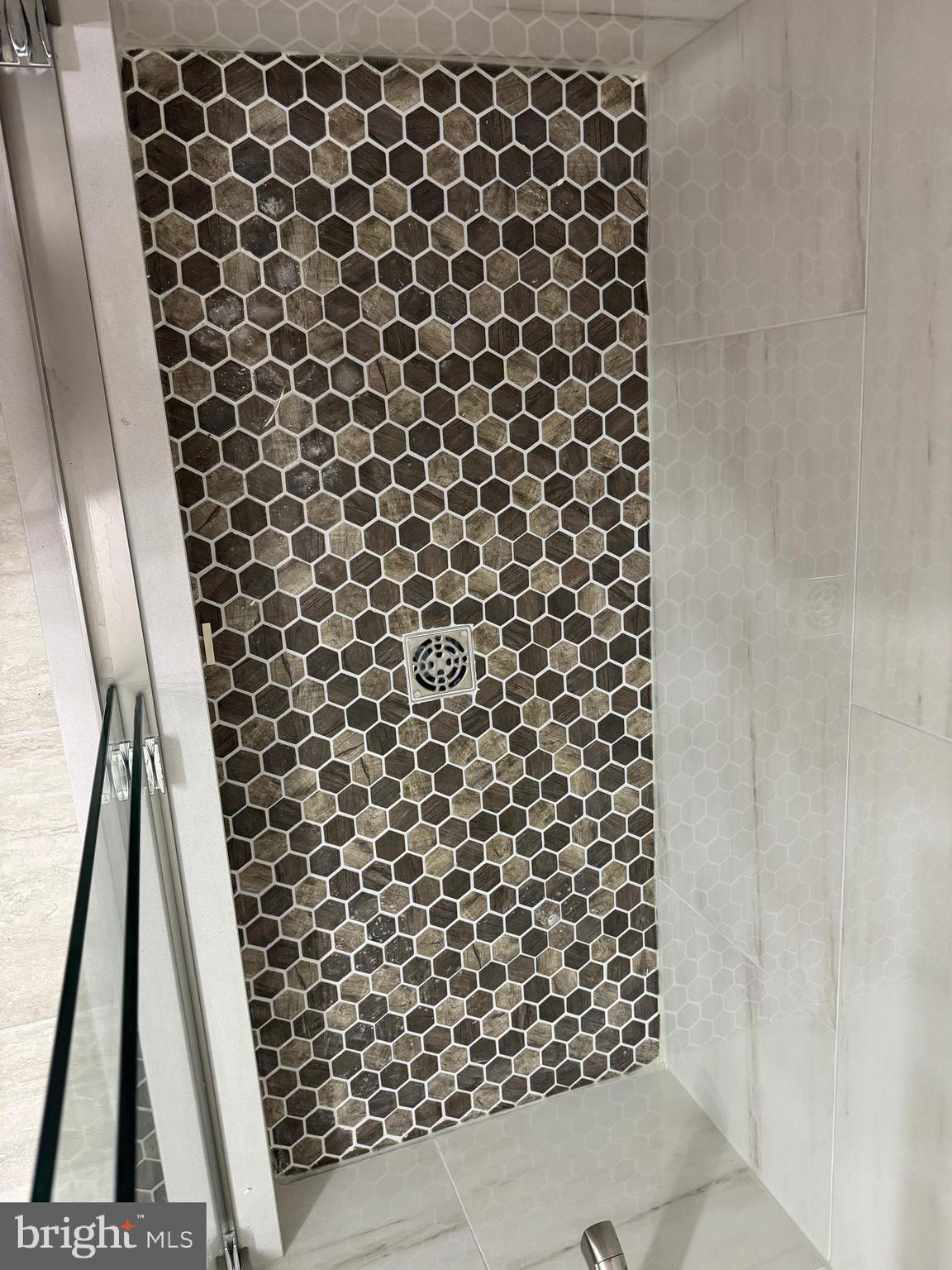 GLENARDEN TOWNS - Residential Lease