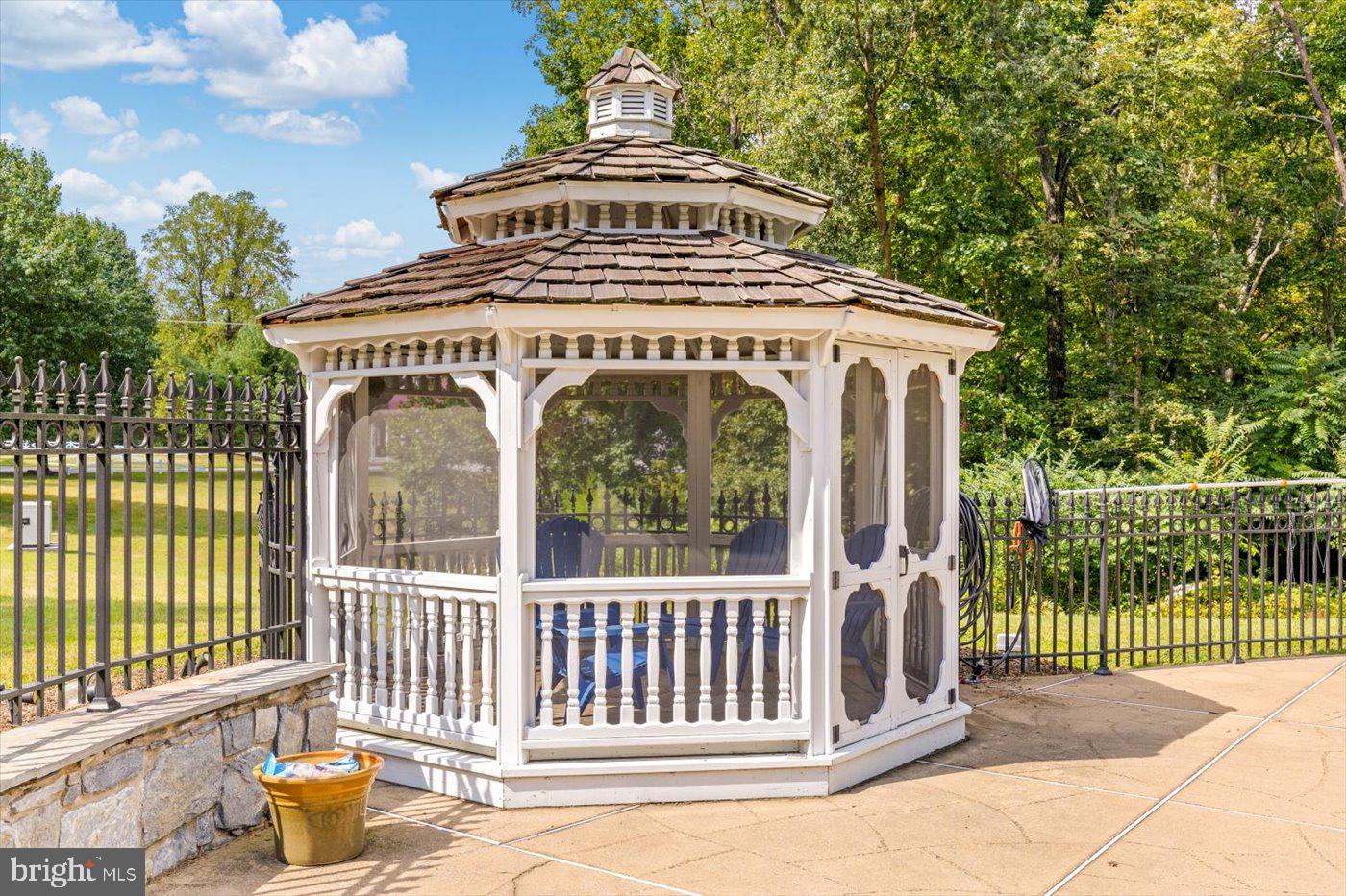 EDGERTON - Commercial Sale