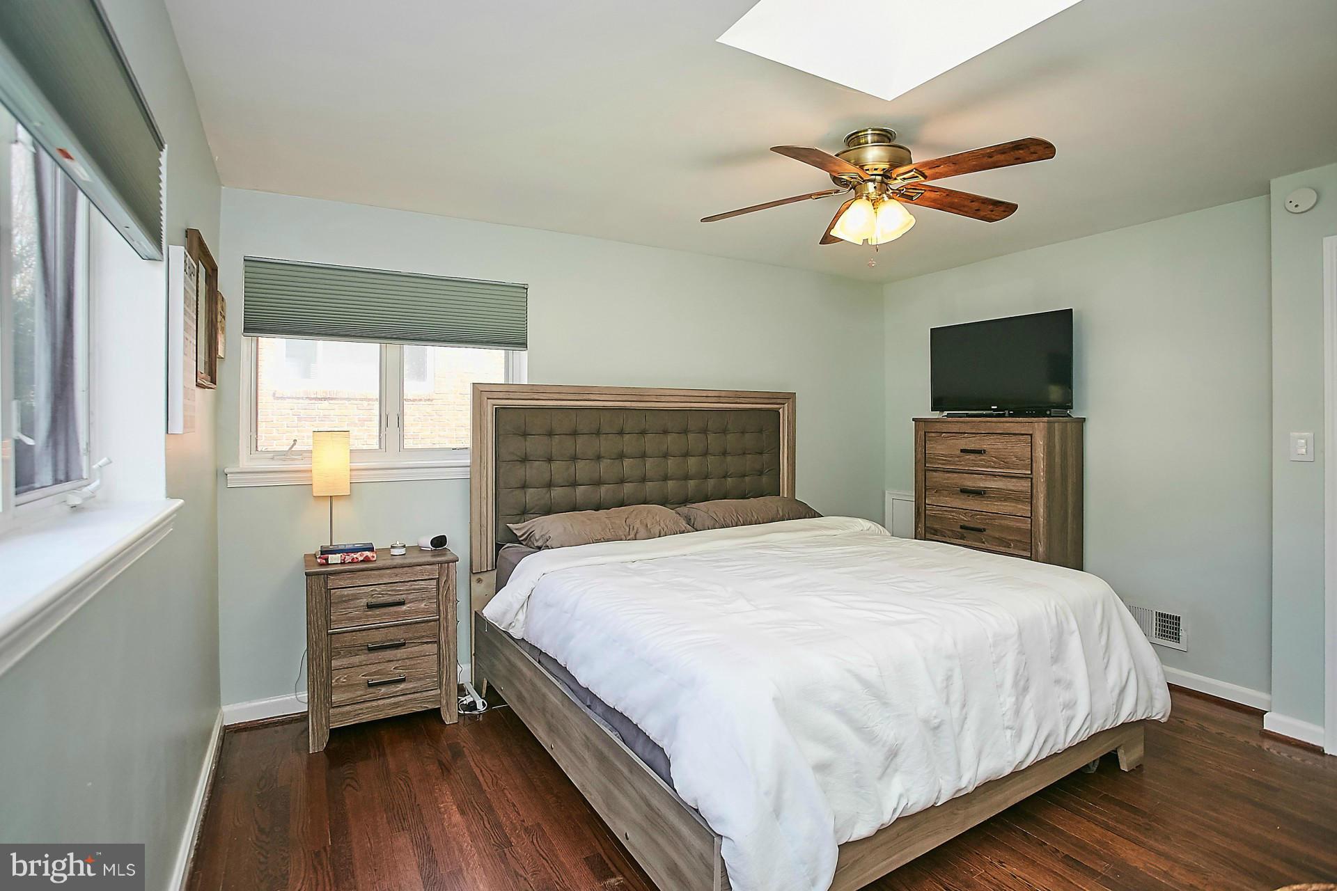 BURNT MILLS GAR-VILL - Residential