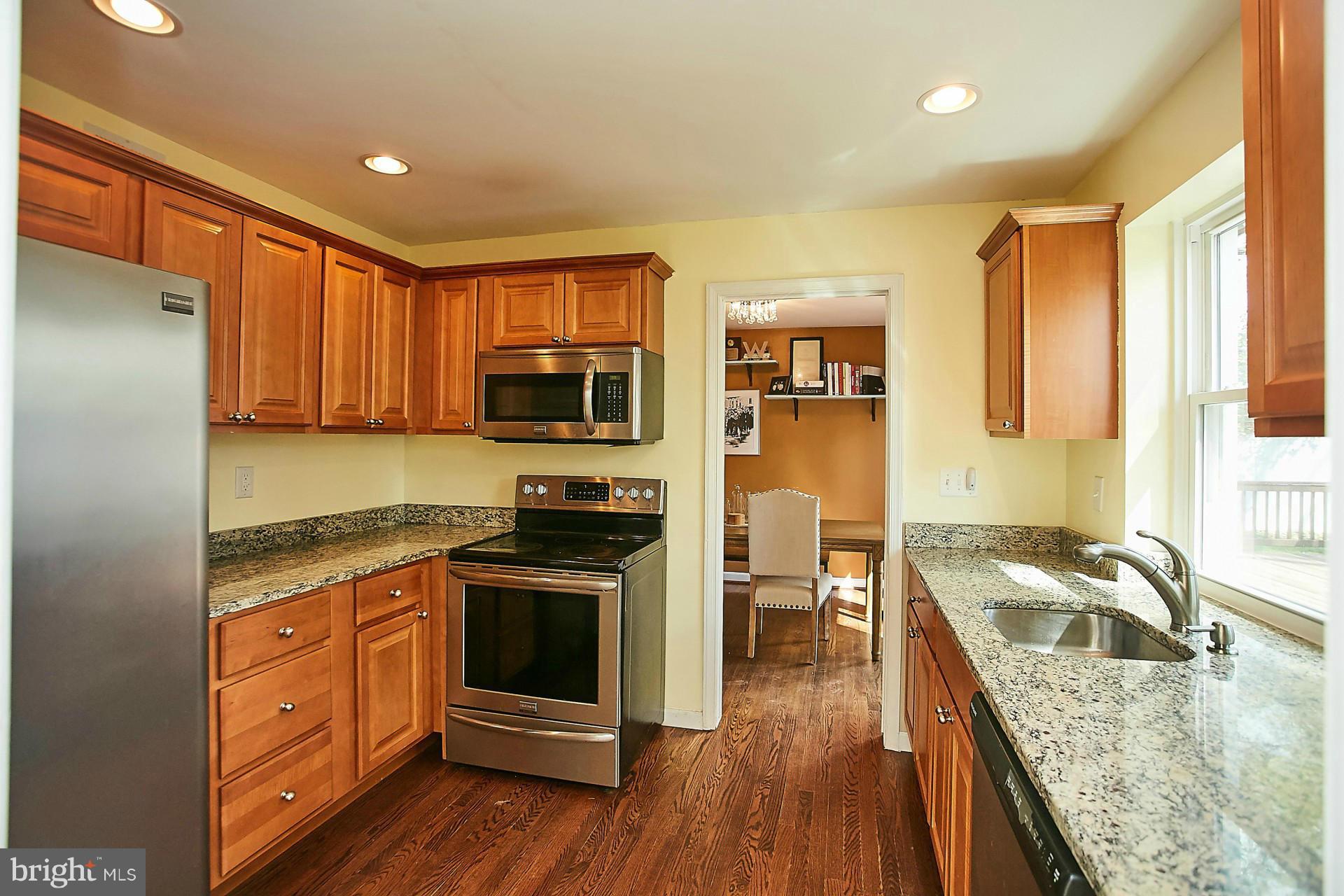 BURNT MILLS GAR-VILL - Residential