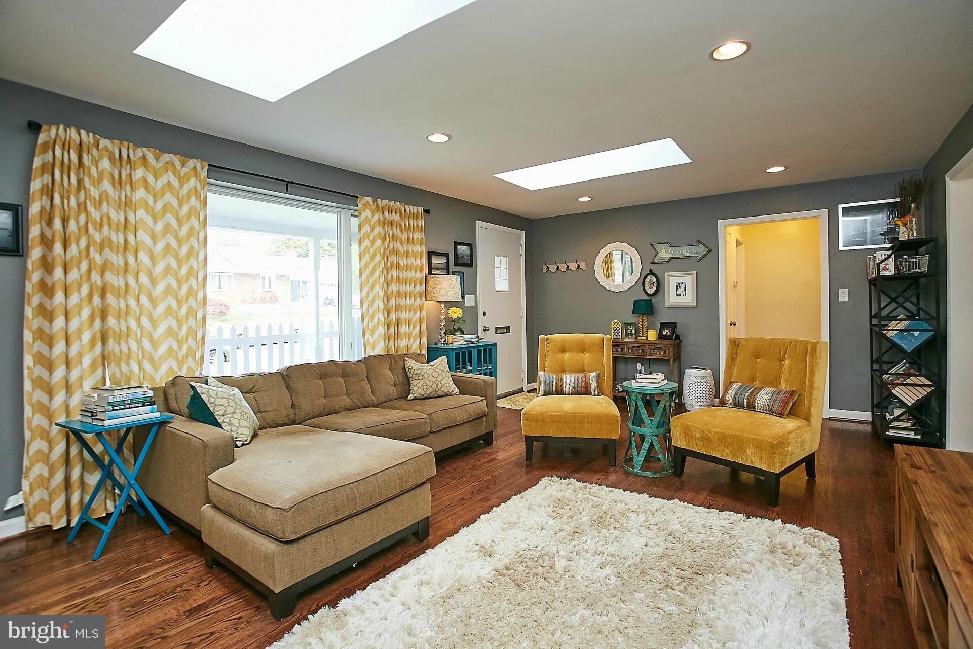 BURNT MILLS GAR-VILL - Residential