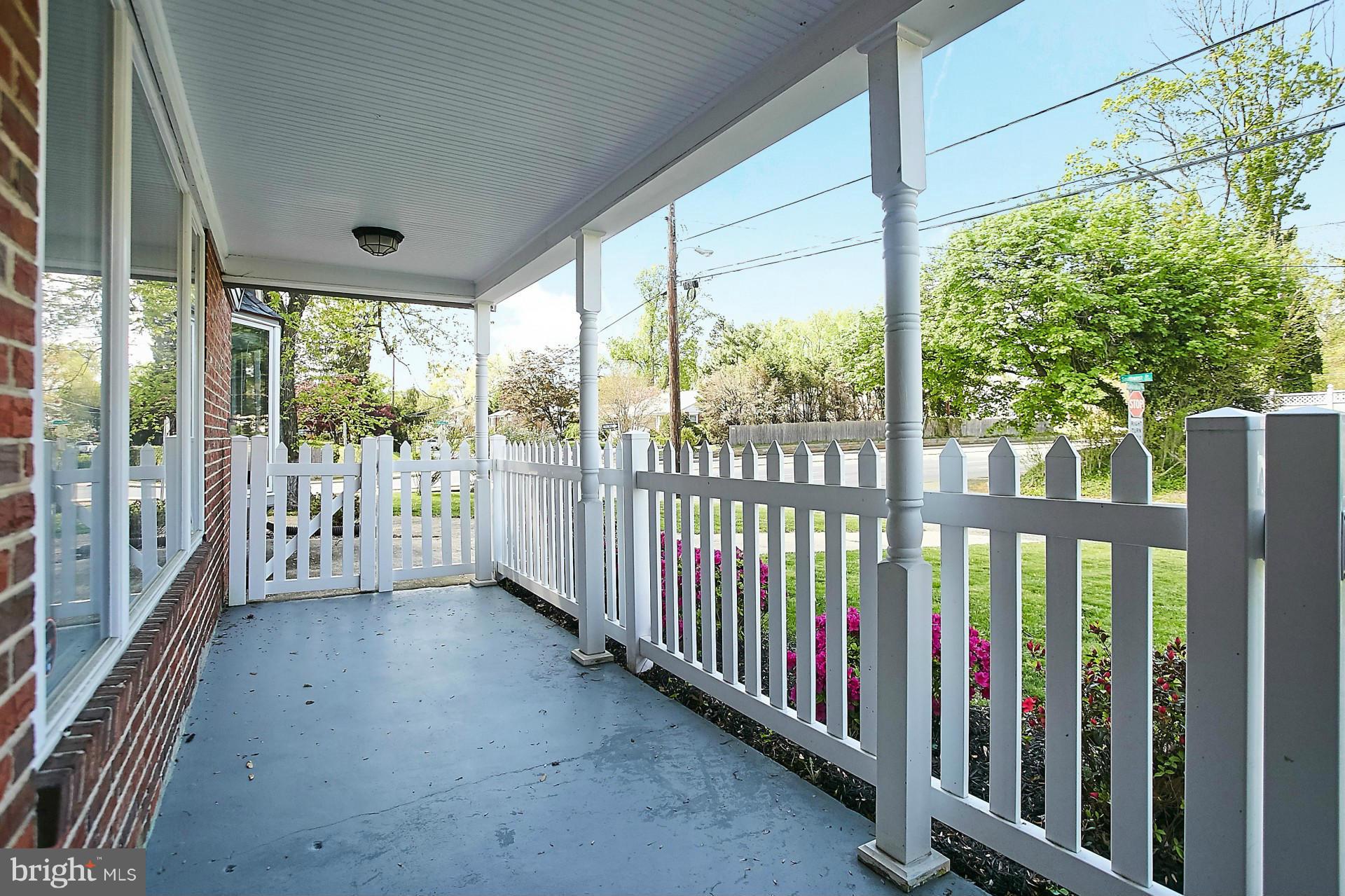 BURNT MILLS GAR-VILL - Residential