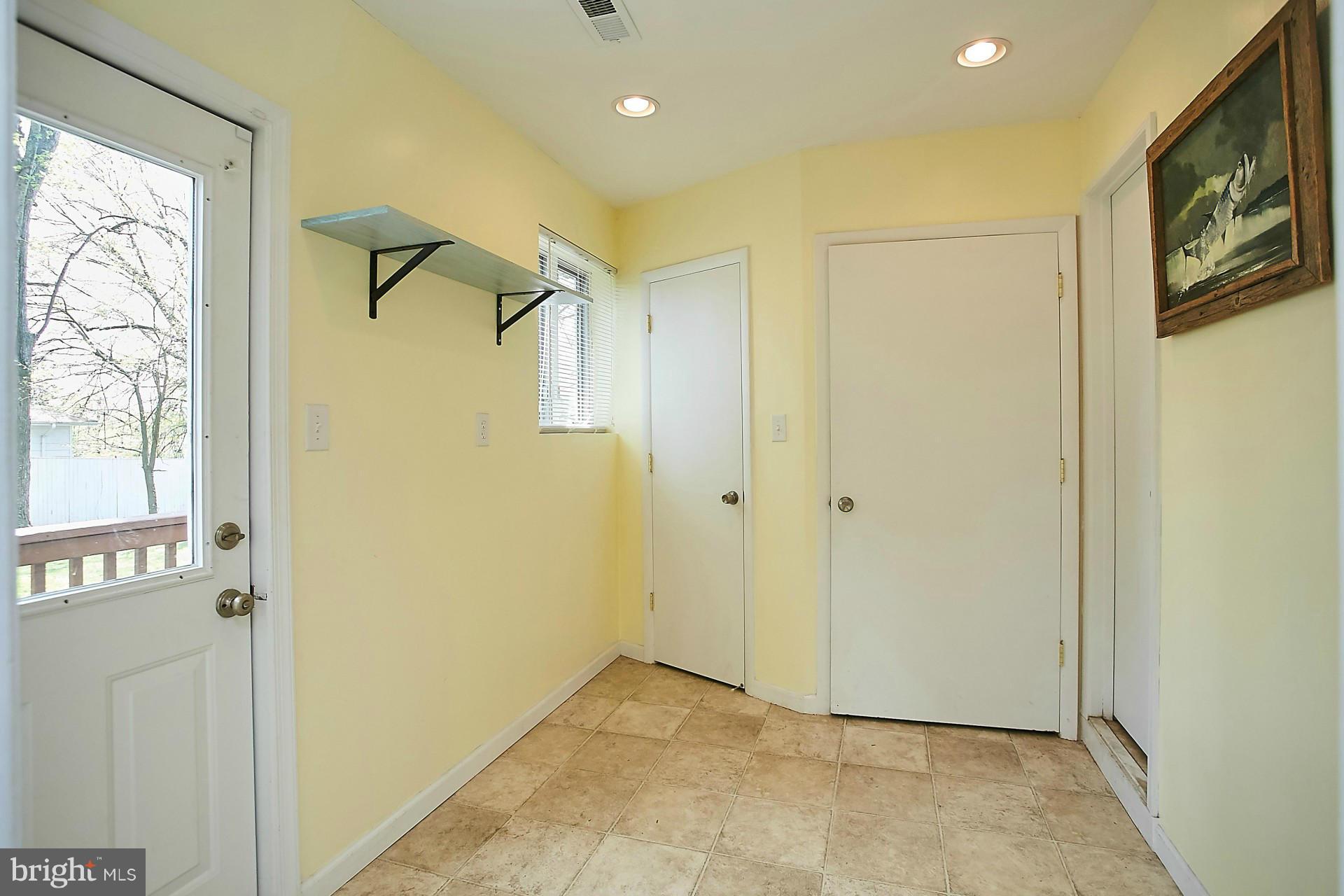 BURNT MILLS GAR-VILL - Residential