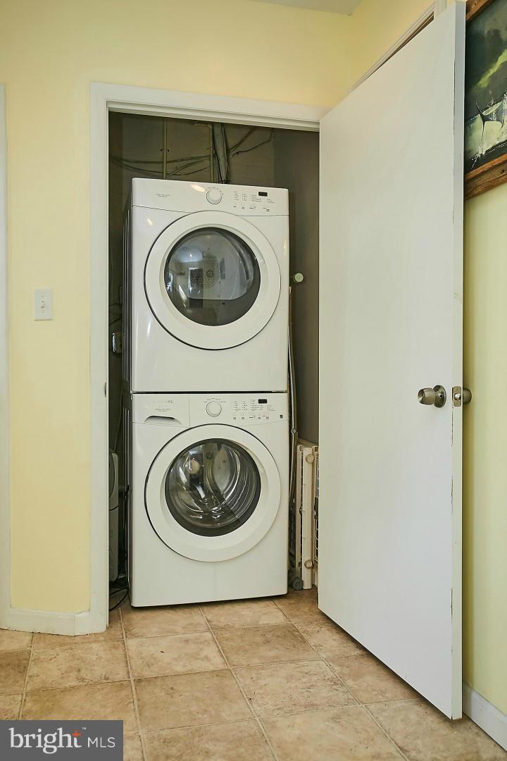 BURNT MILLS GAR-VILL - Residential