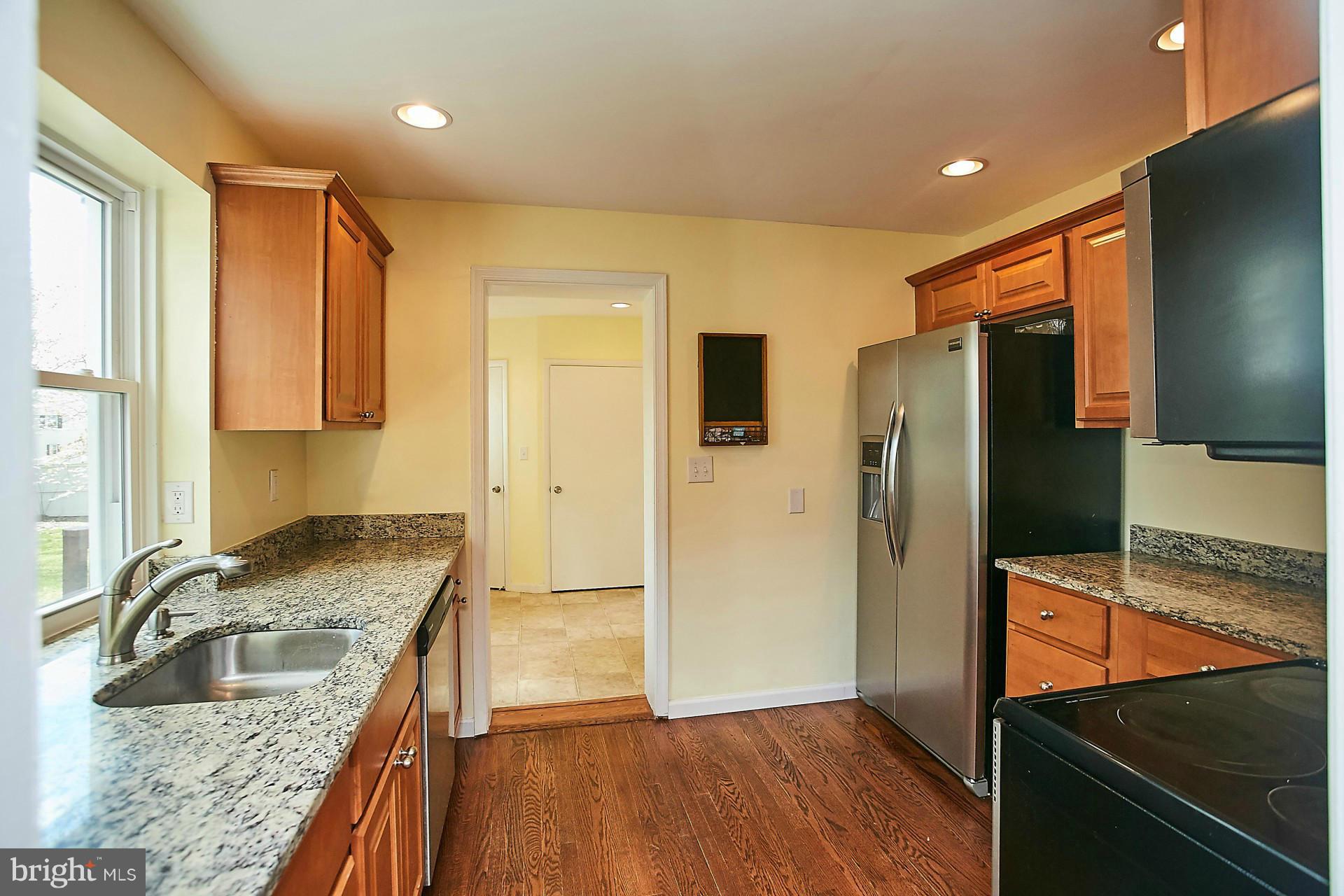 BURNT MILLS GAR-VILL - Residential