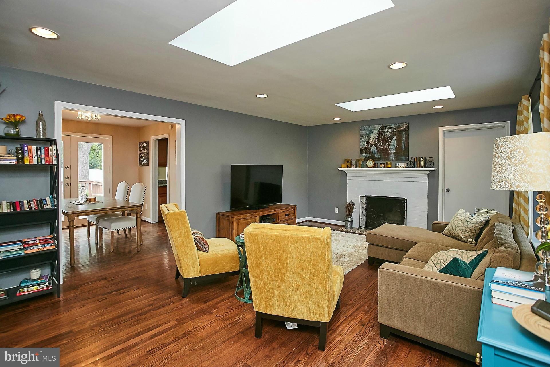 BURNT MILLS GAR-VILL - Residential