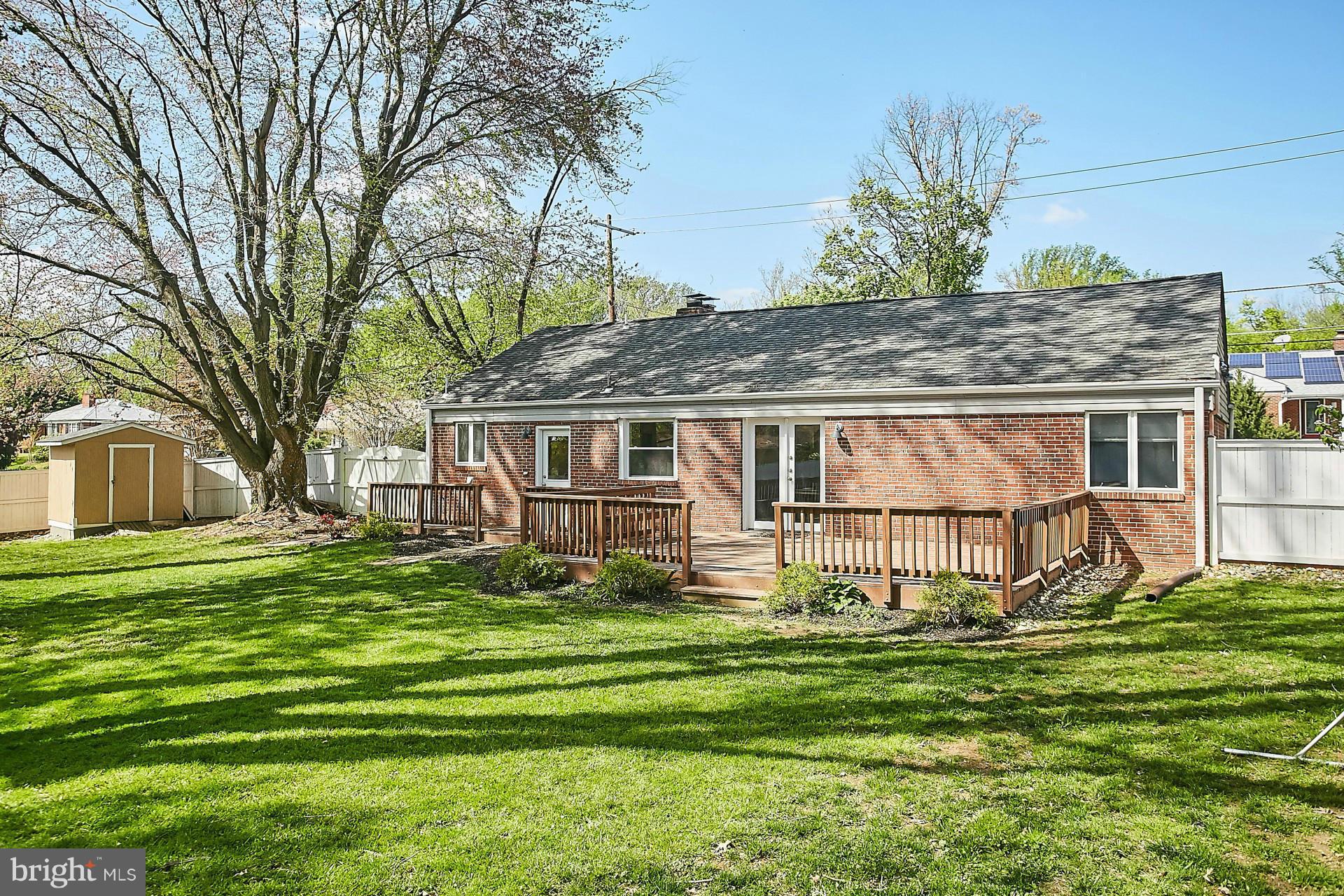 BURNT MILLS GAR-VILL - Residential