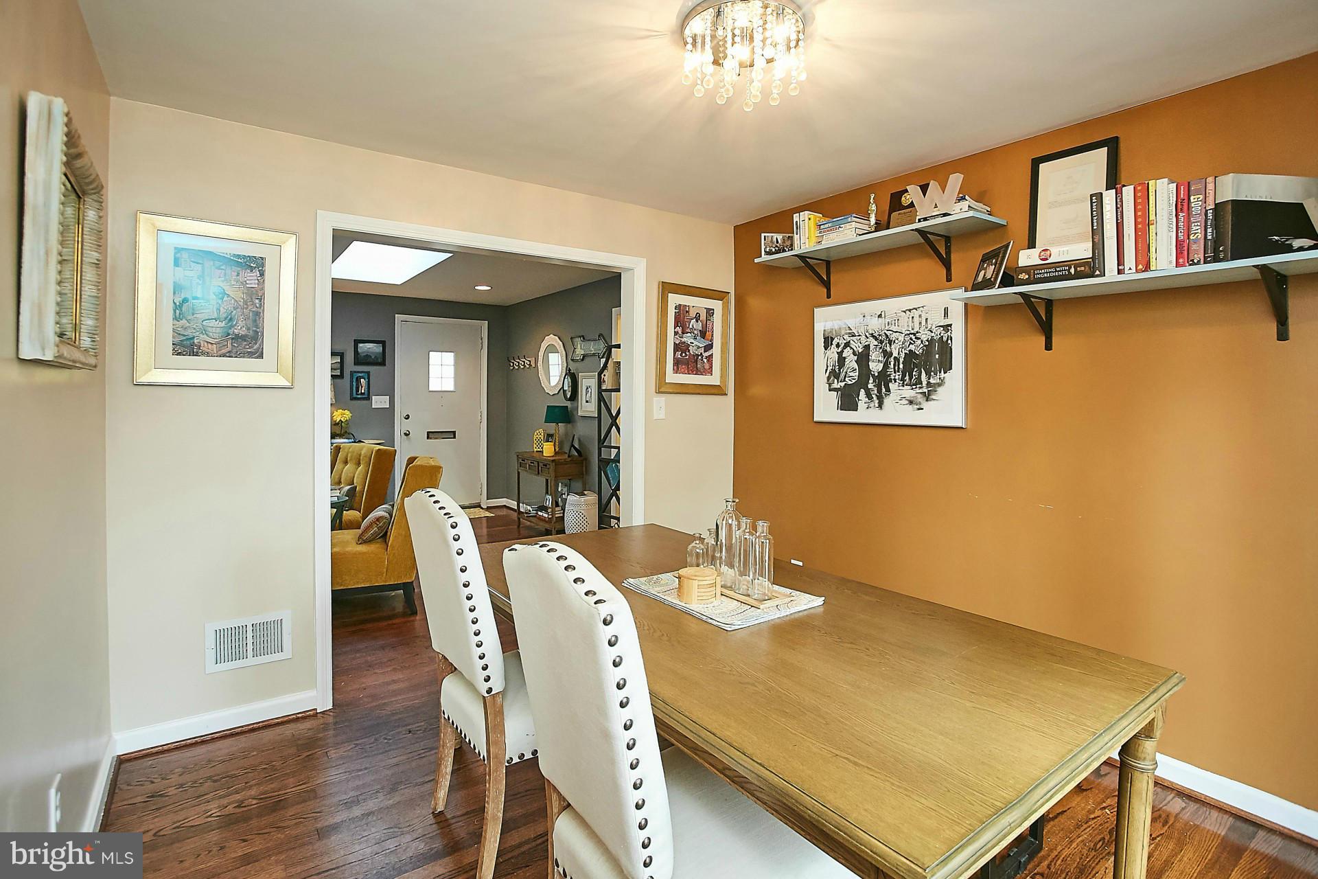 BURNT MILLS GAR-VILL - Residential