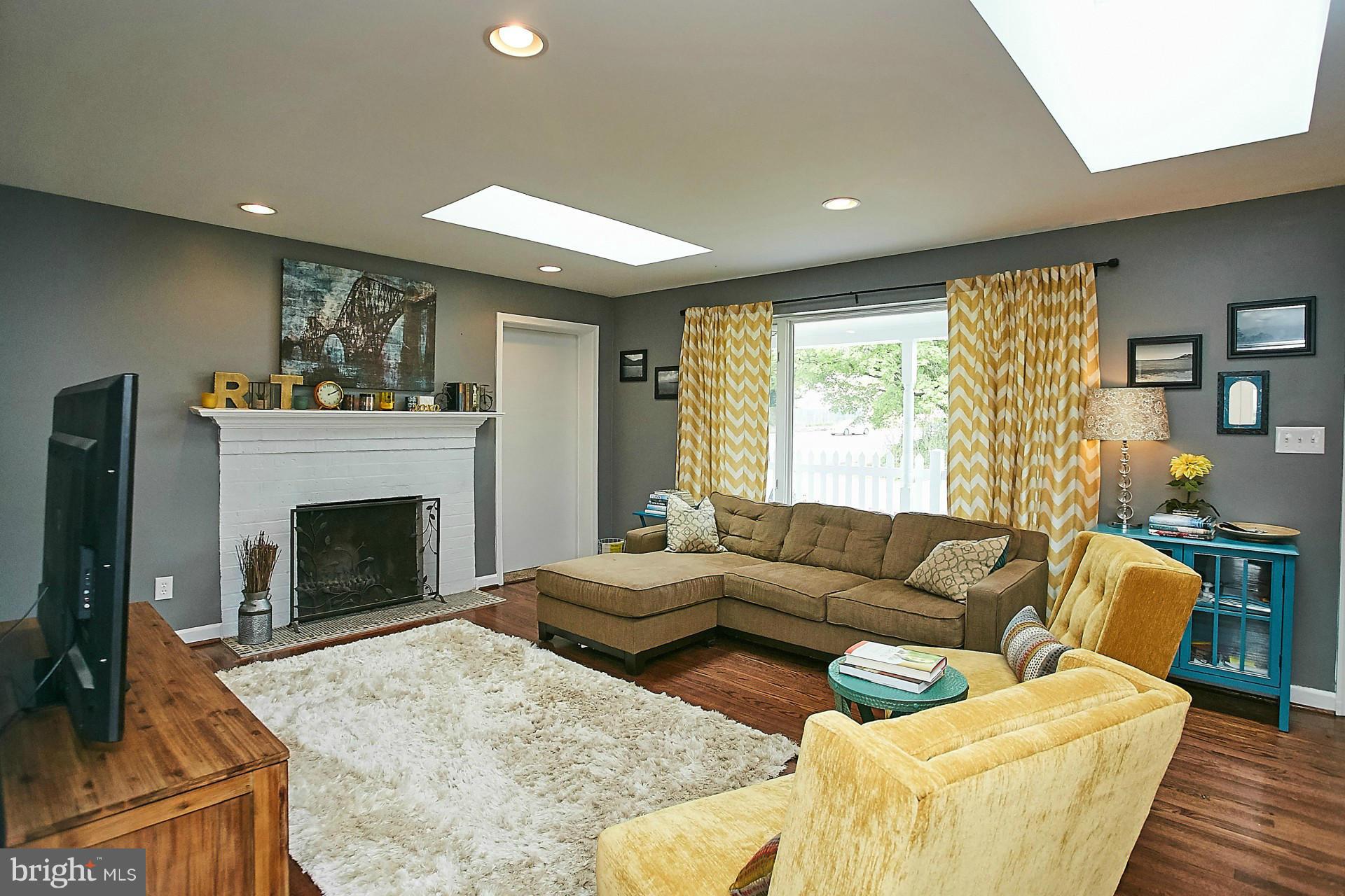 BURNT MILLS GAR-VILL - Residential