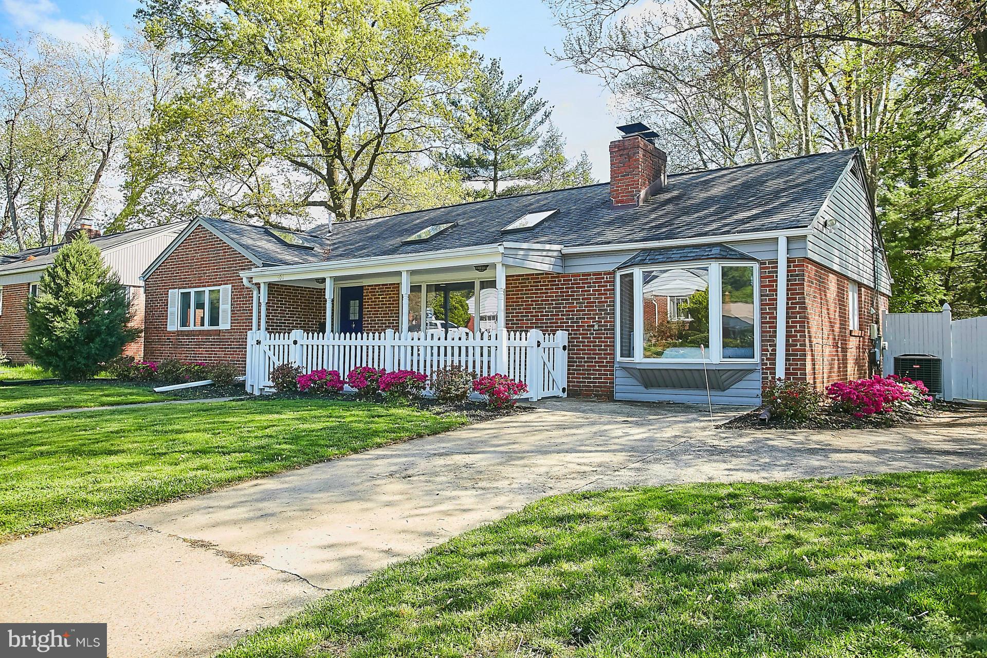 BURNT MILLS GAR-VILL - Residential