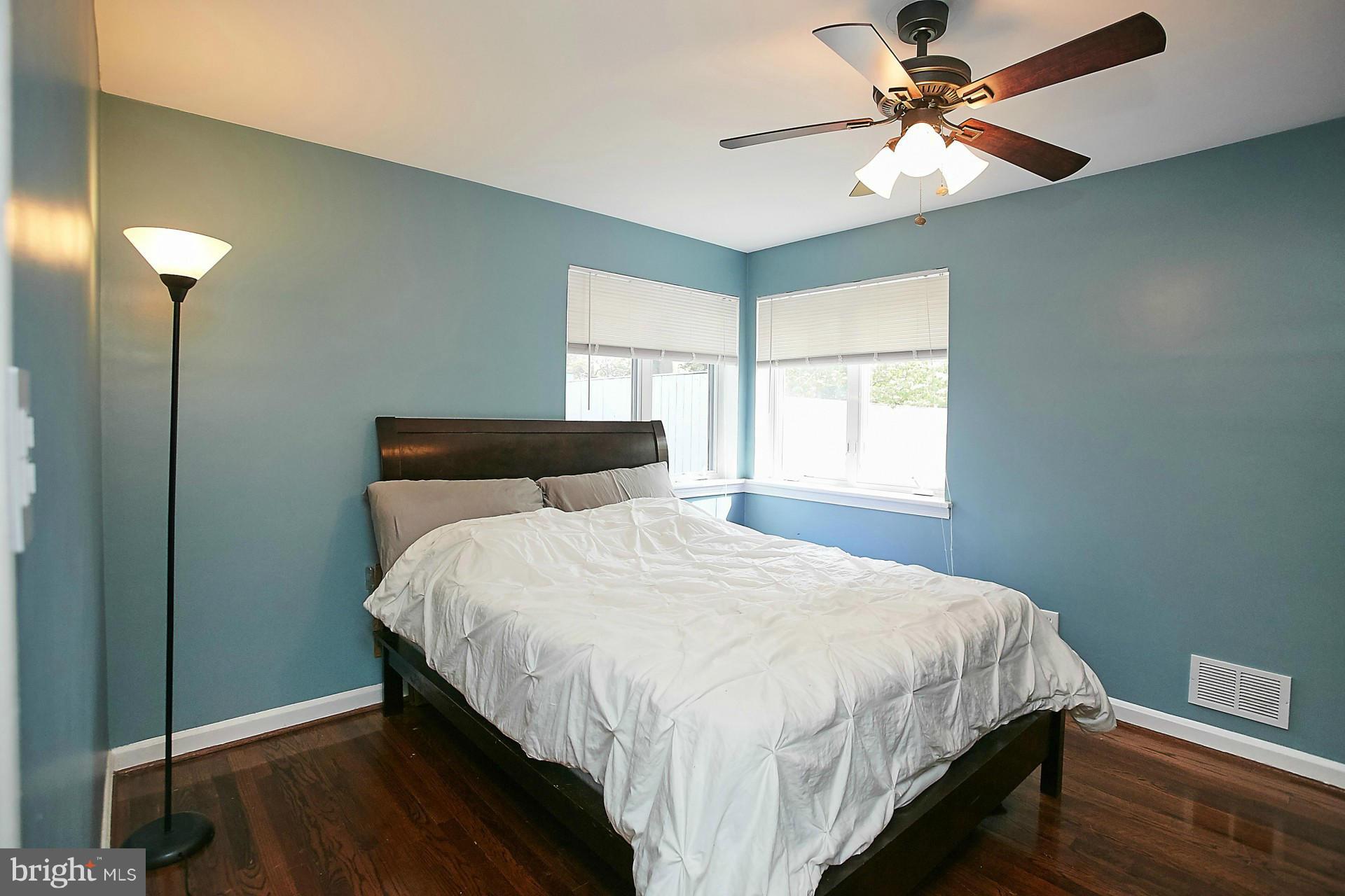 BURNT MILLS GAR-VILL - Residential