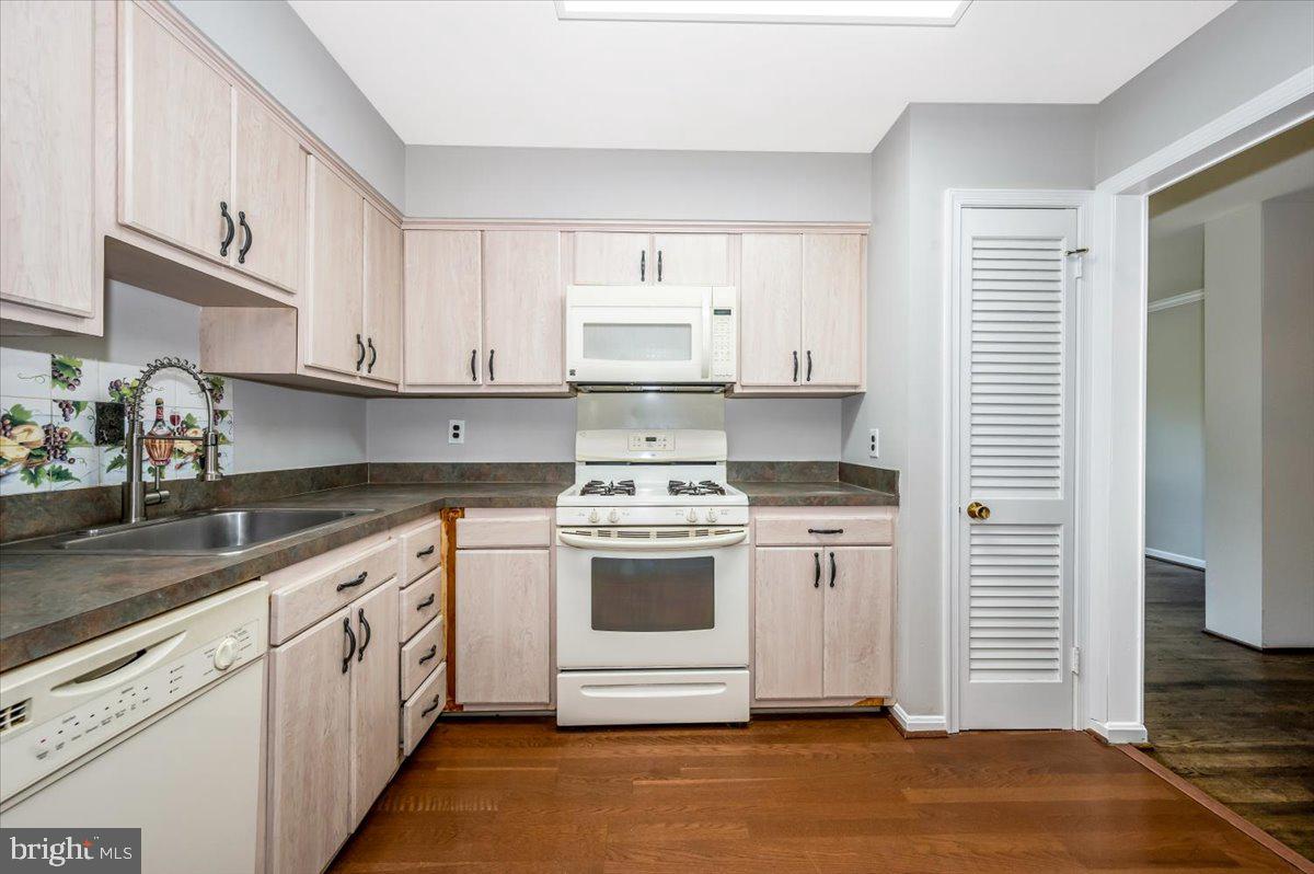 BROOKVILLE KNOLLS - Residential