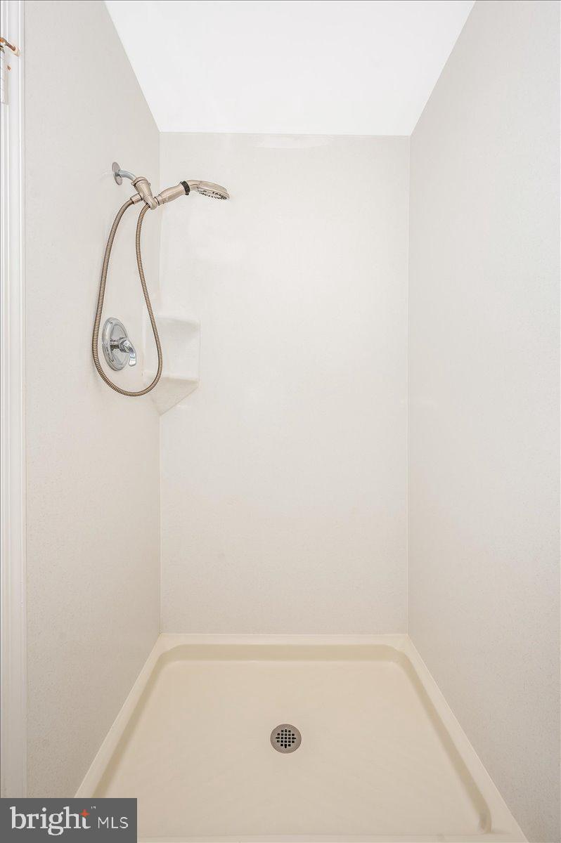 BROOKVILLE KNOLLS - Residential