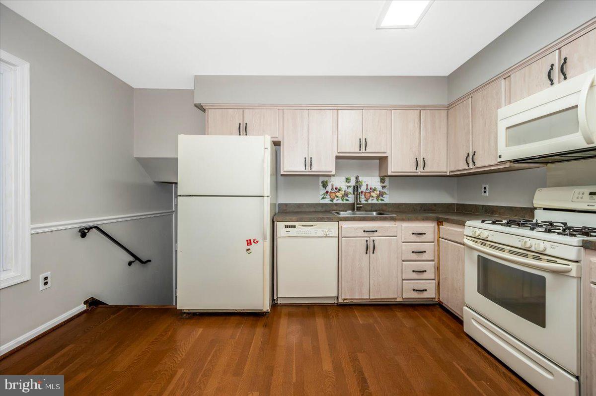 BROOKVILLE KNOLLS - Residential