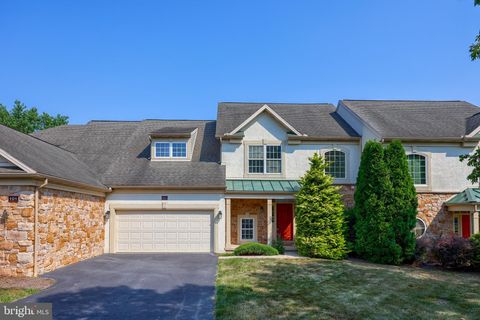 Photo of 105 FOXGATE CT, MILLERSVILLE, PA 17551 (MLS # PALA2040740)