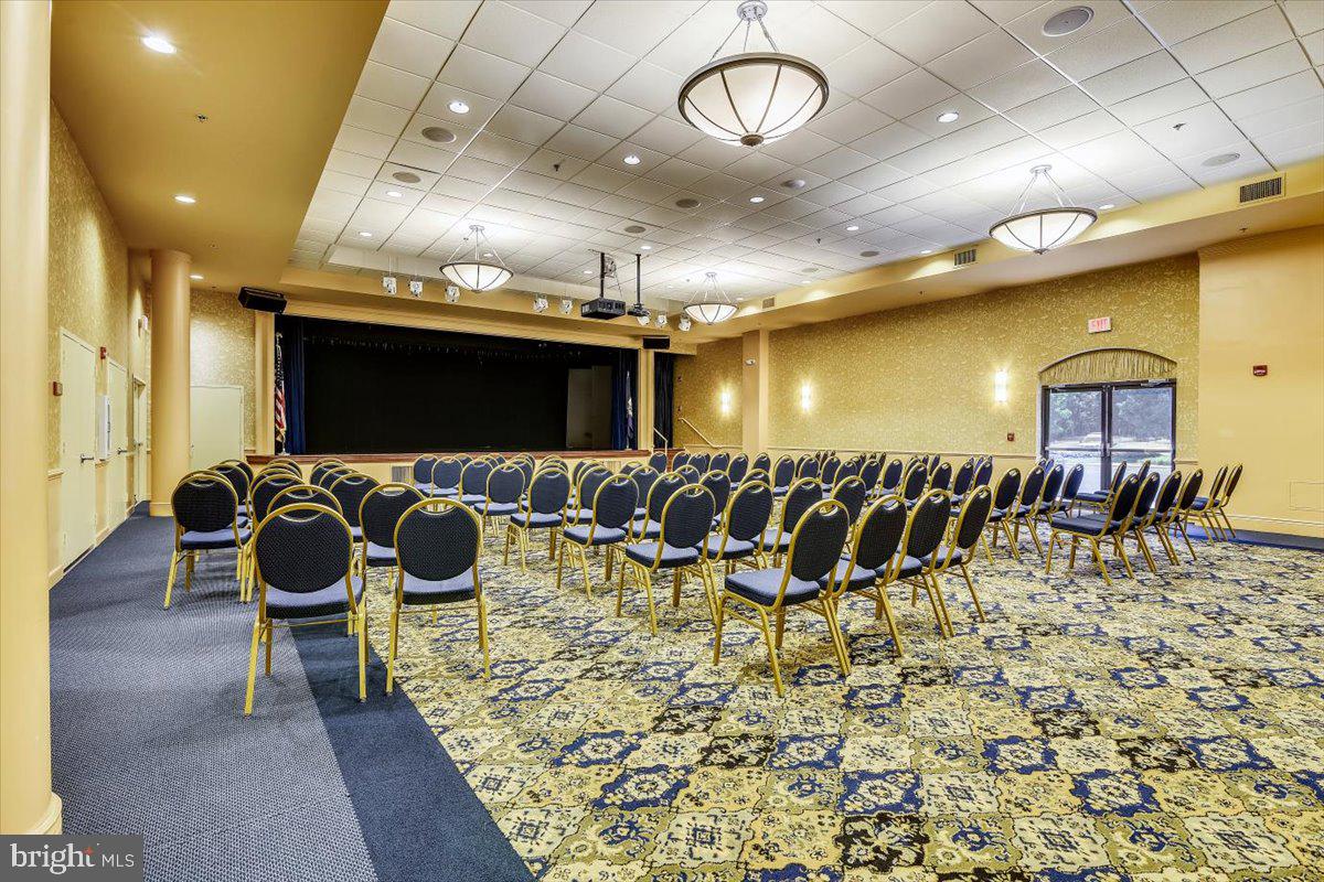 LANSDOWNE WOODS - Residential