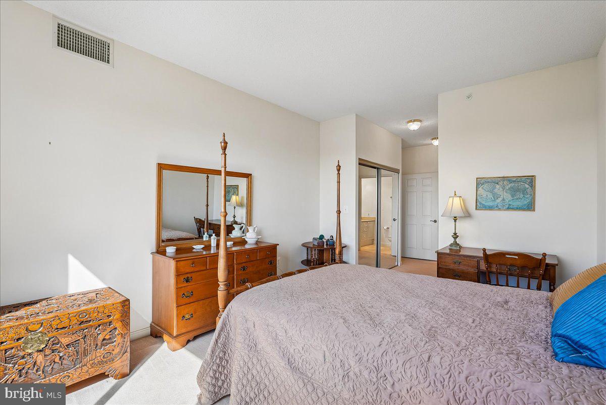 LANSDOWNE WOODS - Residential