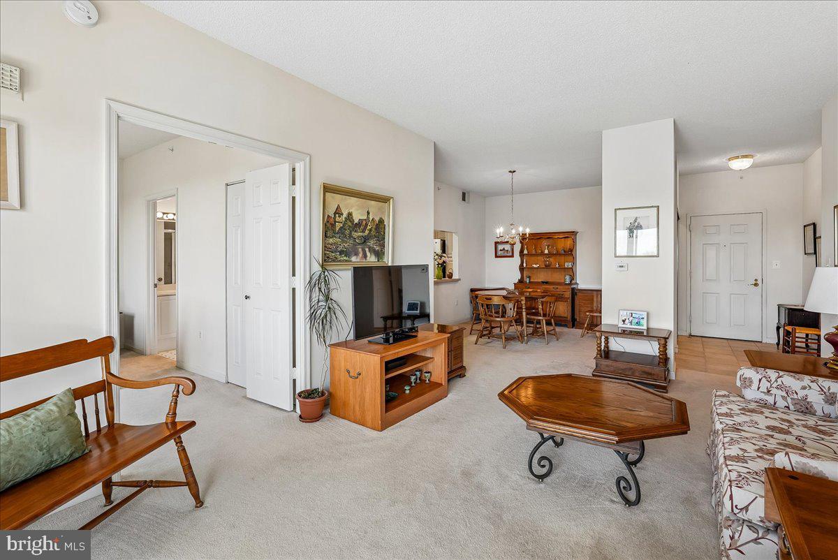 LANSDOWNE WOODS - Residential