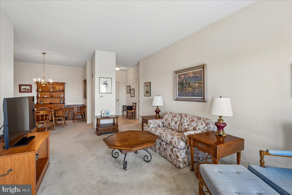 LANSDOWNE WOODS - Residential