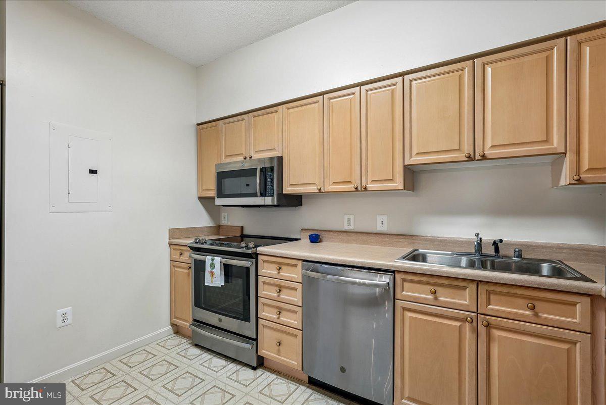 LANSDOWNE WOODS - Residential