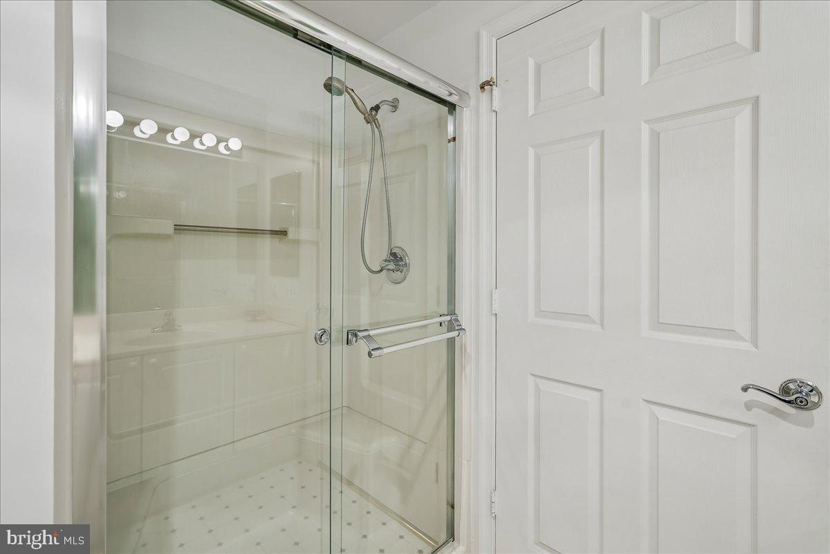 LANSDOWNE WOODS - Residential