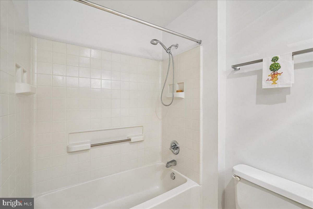 LANSDOWNE WOODS - Residential