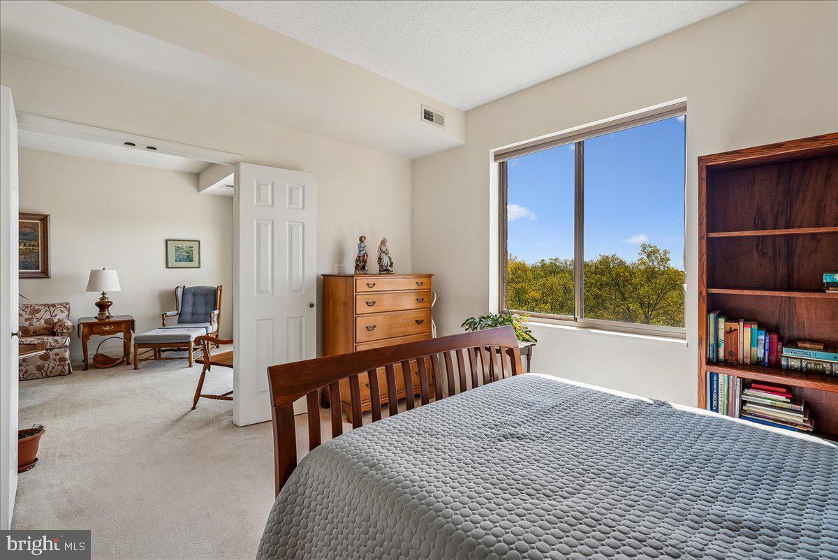 LANSDOWNE WOODS - Residential