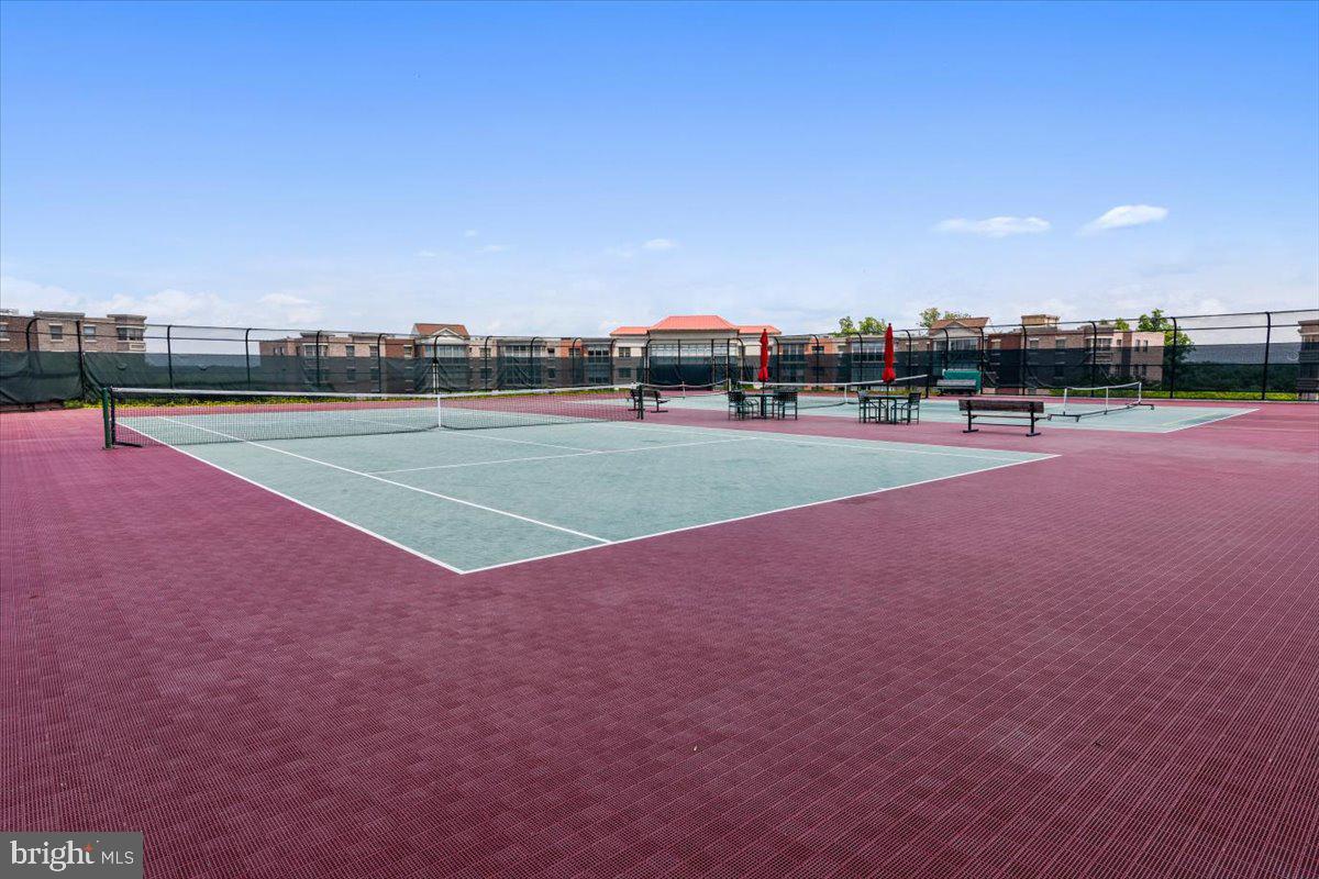 LANSDOWNE WOODS - Residential