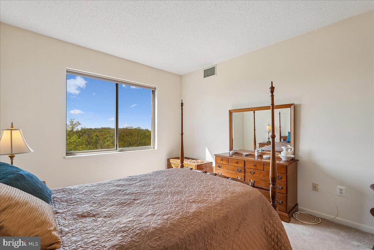 LANSDOWNE WOODS - Residential