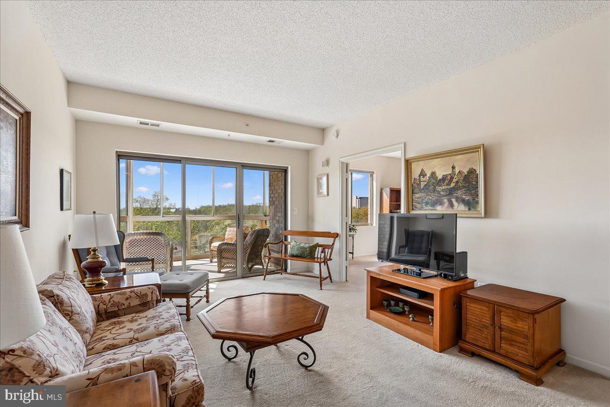 LANSDOWNE WOODS - Residential