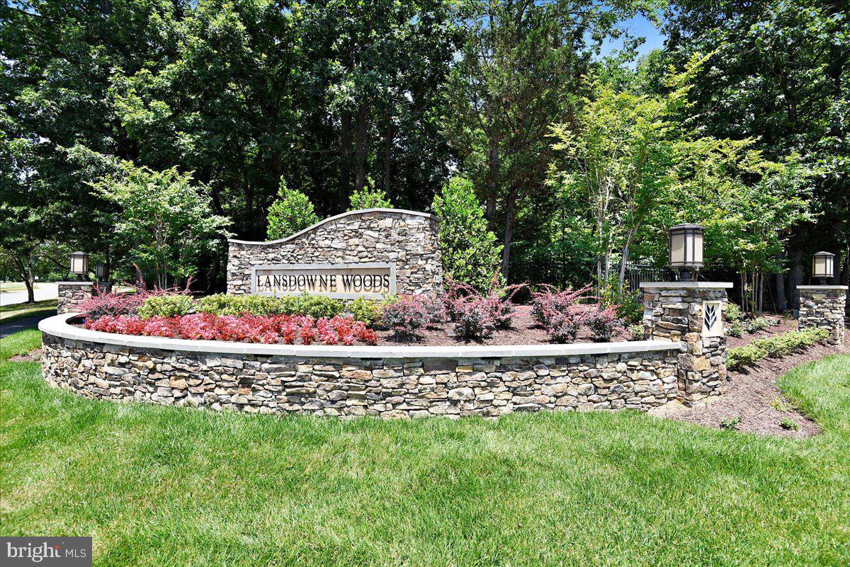 LANSDOWNE WOODS - Residential