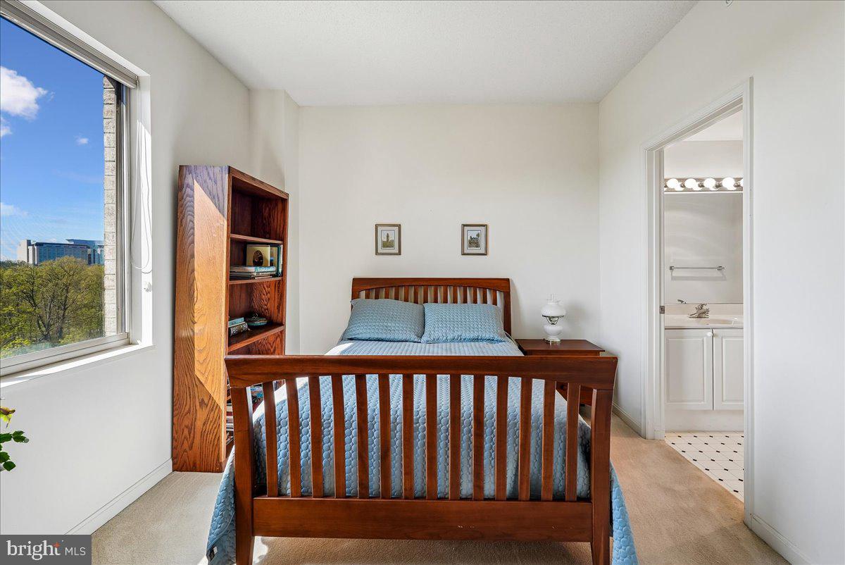 LANSDOWNE WOODS - Residential